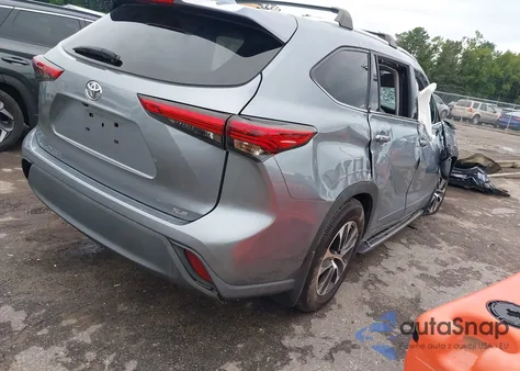 2021 Toyota Highlander Xle z USA, uszkodzony, nr VIN 5TDHZRAH0MS055696